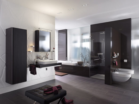 Modernes Badezimmer in Schwarz